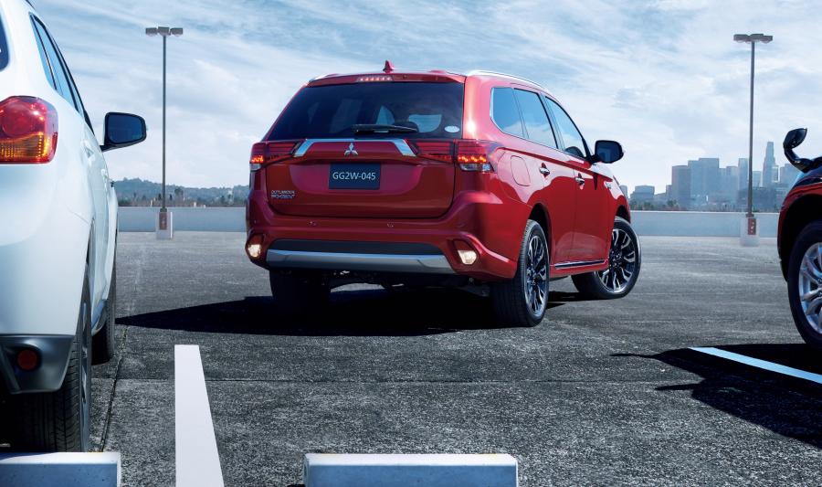  Mitsubishi Outlander PHEV 2017 года  (JP) (фото 19 из 22)